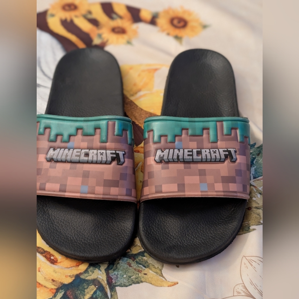 Minecraft Pixelated Slide Sandals/.2/3/ NWOT